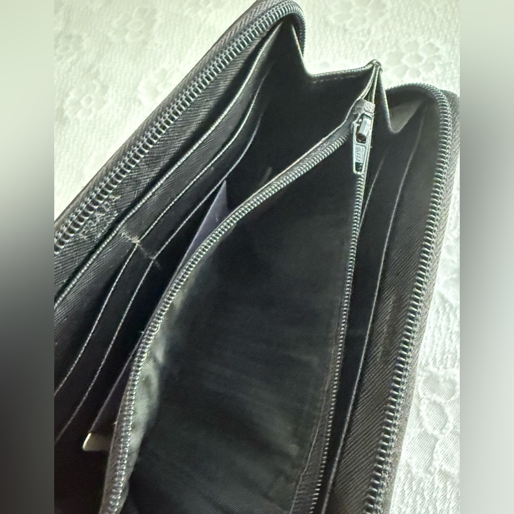 Prada logo plate Black Nylon zip around long Wallet  authentic like New - Picture 6 of 15